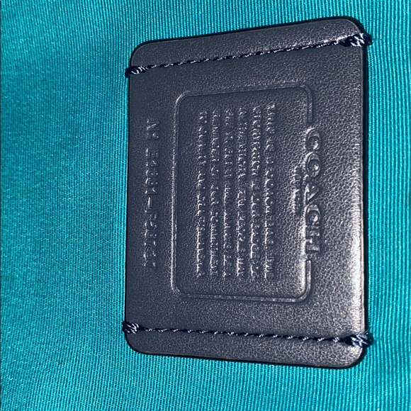 I am selling a big coach bag - Picture 6 of 7